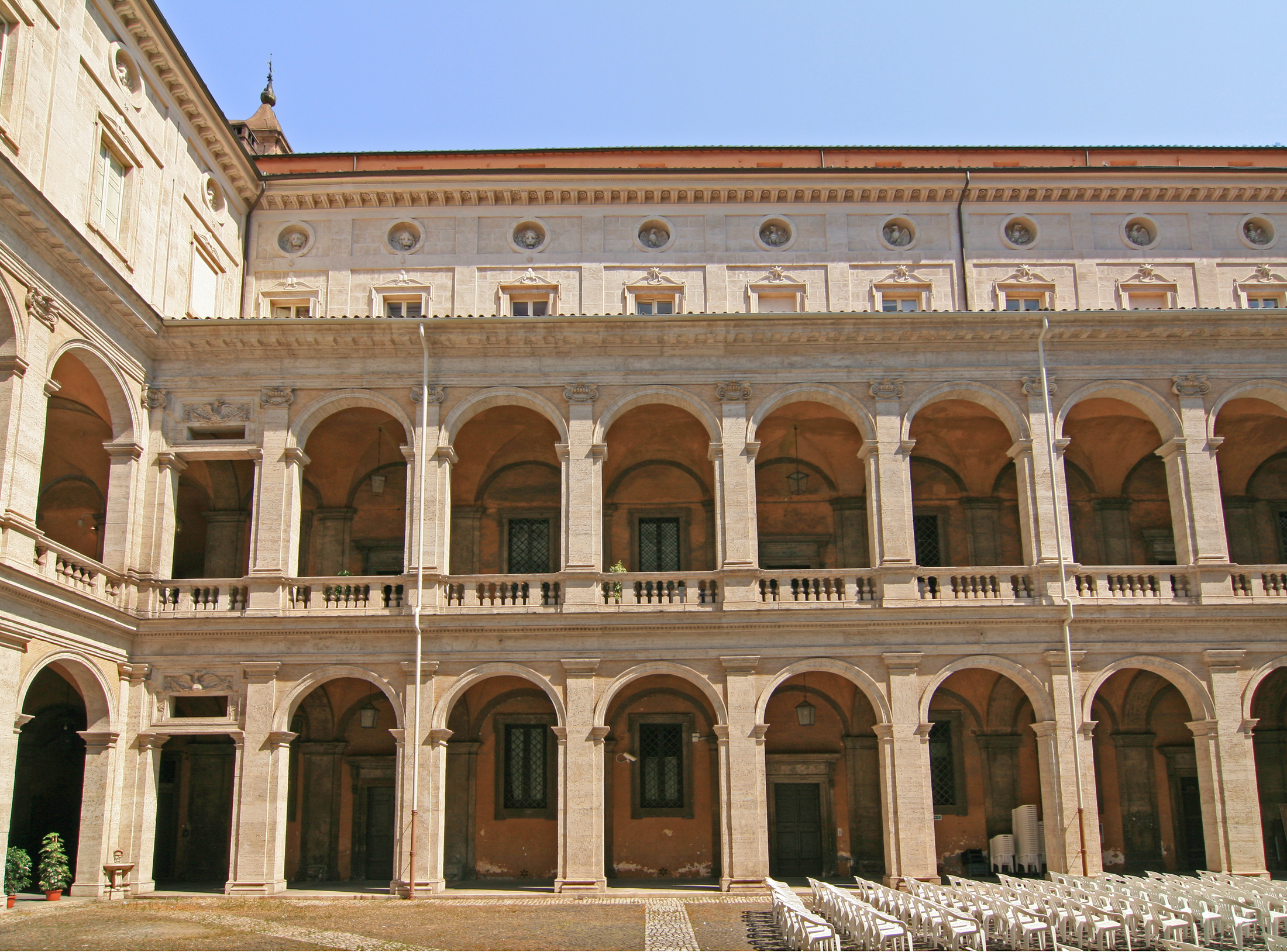 Palazzo_della_Sapiensa_court