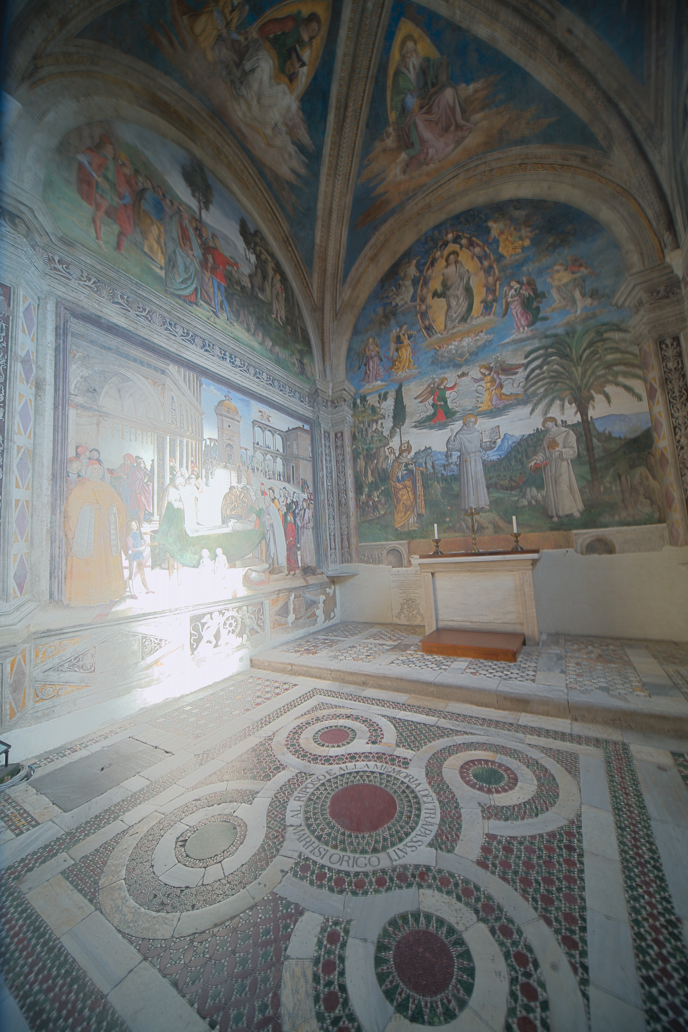 Santa_Maria_in_Aracoeli_Rome_first_chapel_right_side